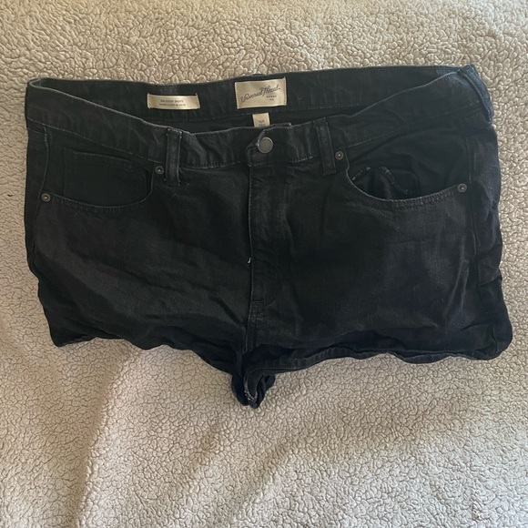 Universal Thread Black Jean Shorts Classic Design - Picture 1 of 3